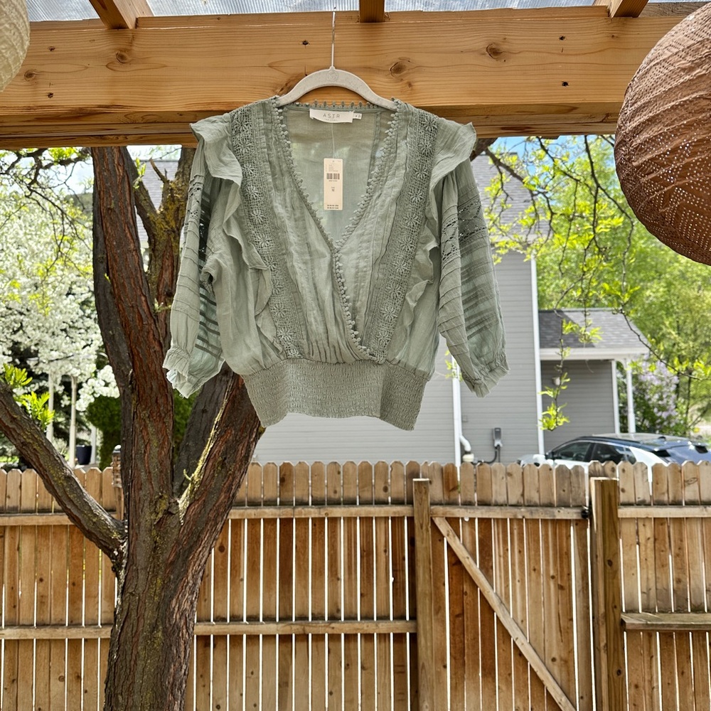 NWT ASTR the Label Anthropologie Faux Wrap Smocked Waist The Wanderer Top med - Picture 8 of 17